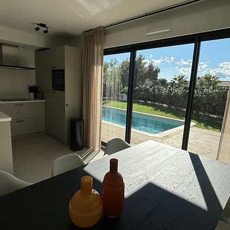 וילה Villagassin 380 *